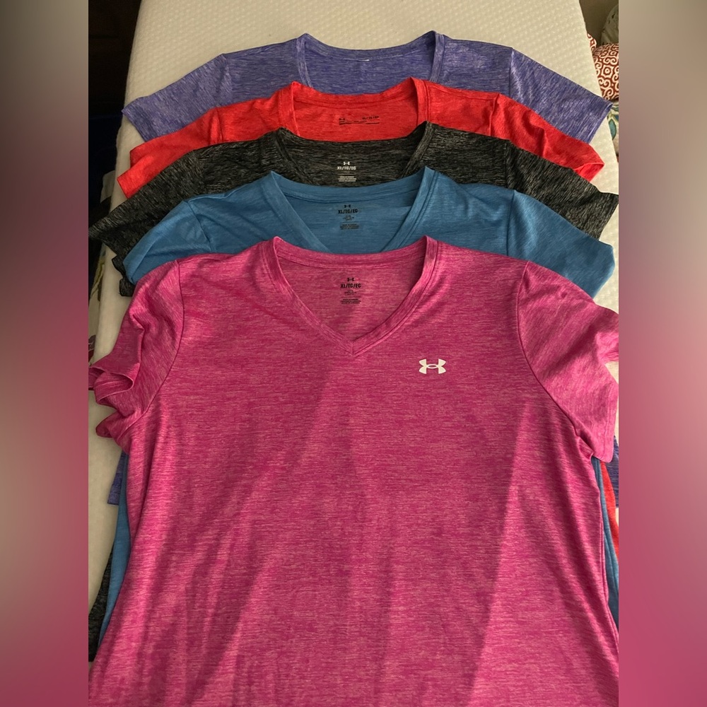 Under Armour Heathered Bold V-Neck Performance Tee Bundle